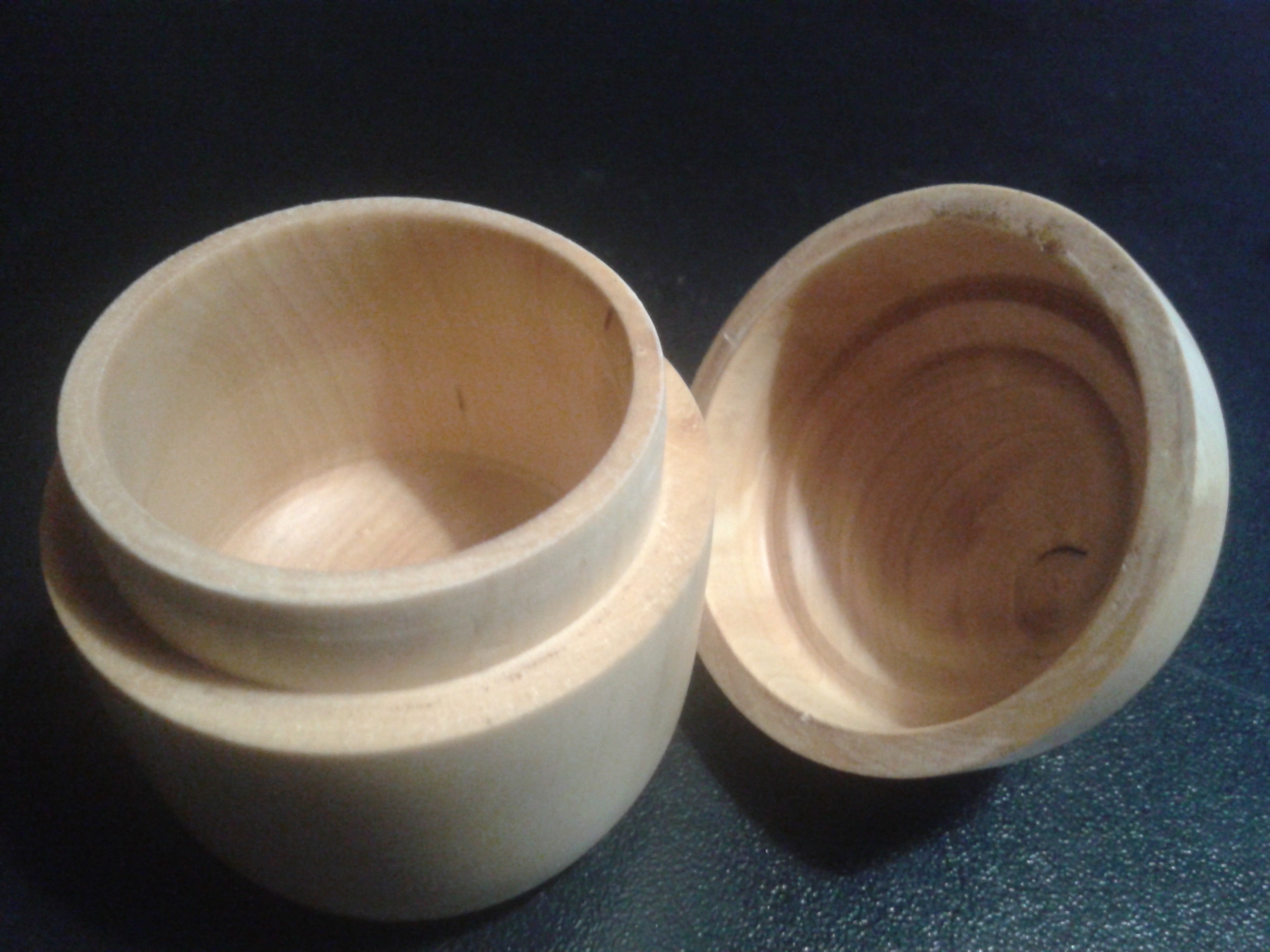 Boite en bois ouverte
